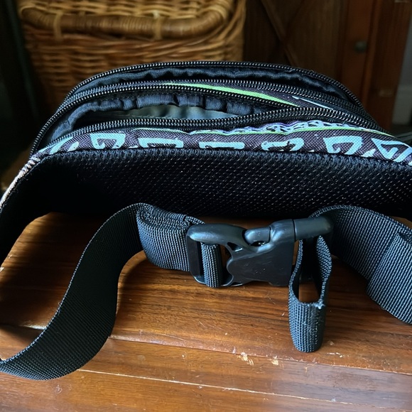 Dakine Hip Pack/ Fanny Pack - Picture 3 of 3